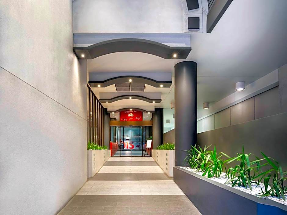 ibis Melbourne Hotel and Apartments