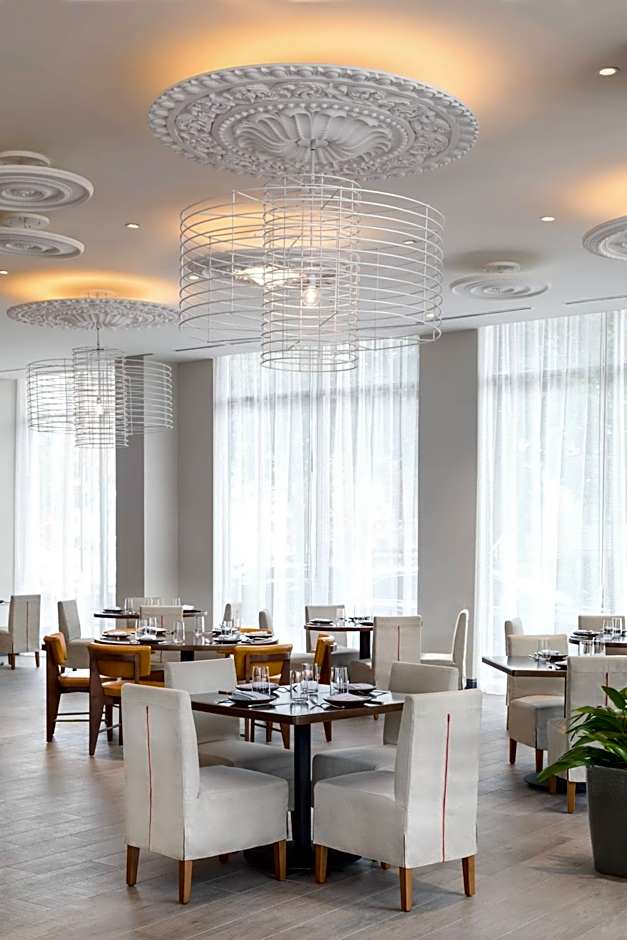 THE MC, AUTOGRAPH COLLECTION