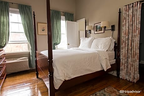 THE STABLE ROOM