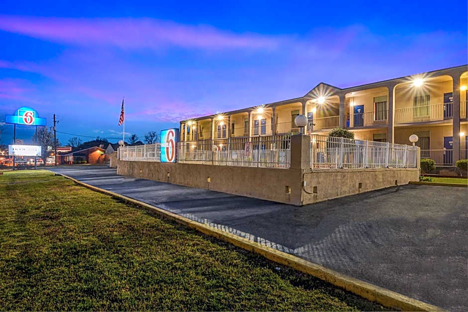 Motel 6-Americus, GA