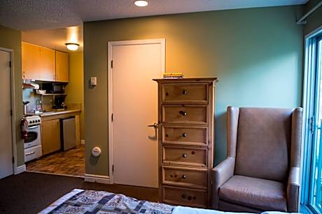 Deluxe Queen Room with Two Queen Beds