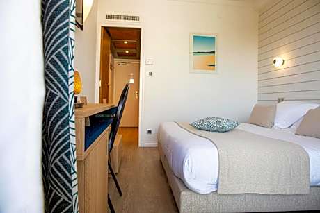 Room with Balcony - Lateral Sea View