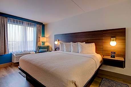 Refreshed Deluxe King Room - Non-Smoking