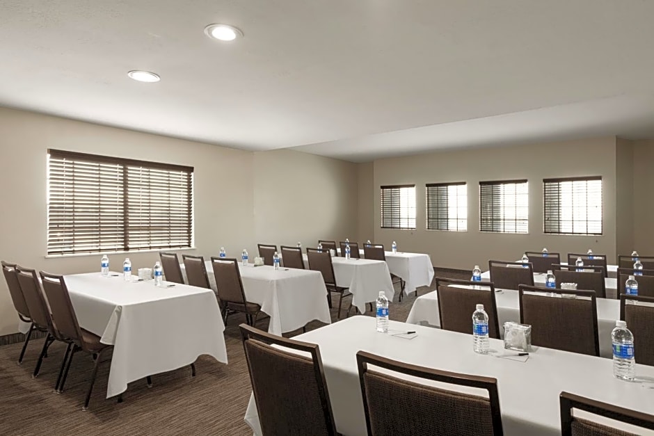 Country Inn & Suites by Radisson, Bakersfield, CA