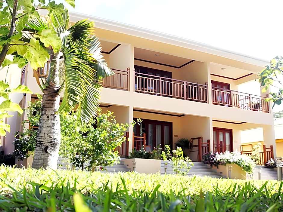 Pirogue Lodge