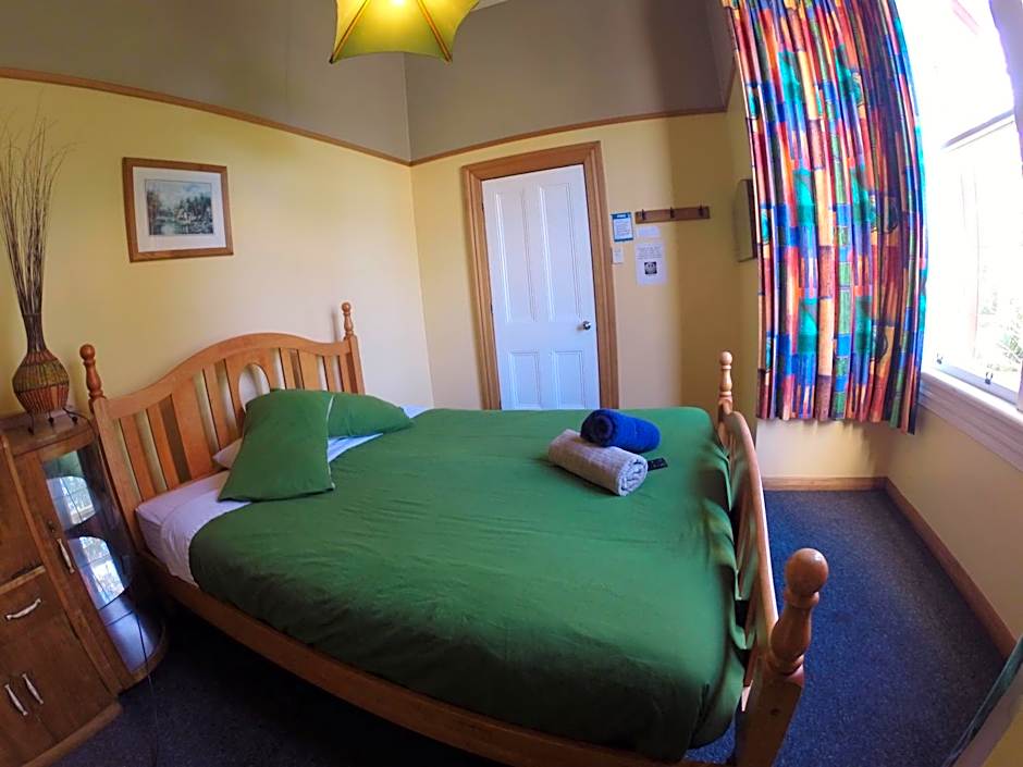 Bazils hostel & Surf School