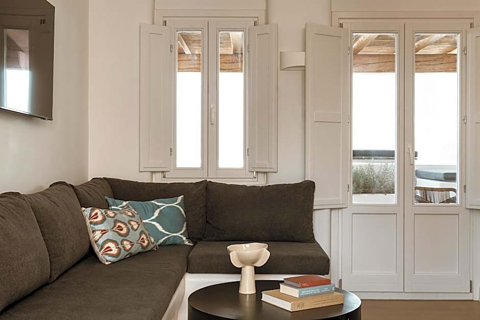 NĒRO Boutique Hotel