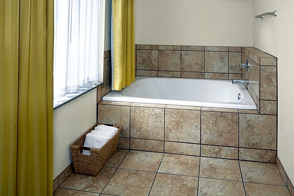 Holiday Inn Express Pekin - Peoria Area, an IHG Hotel