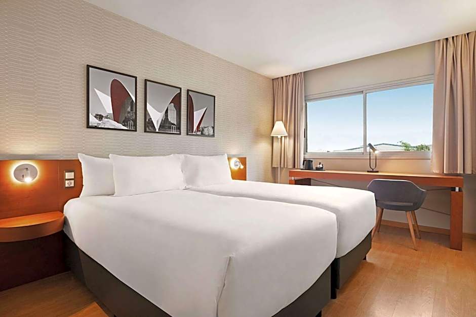 Ramada by Wyndham Valencia Almussafes