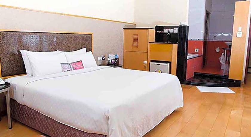 Royal Group Motel Chien Kuo Branch