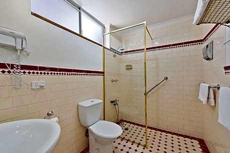 1 Queen Bed, 1 Single Bed, Nonsmoking, Accessible