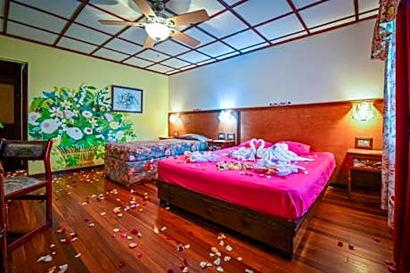 Lands In Love Hotel And Resort