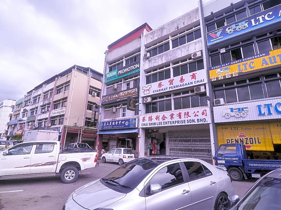 OYO 89465 Golden Lounge