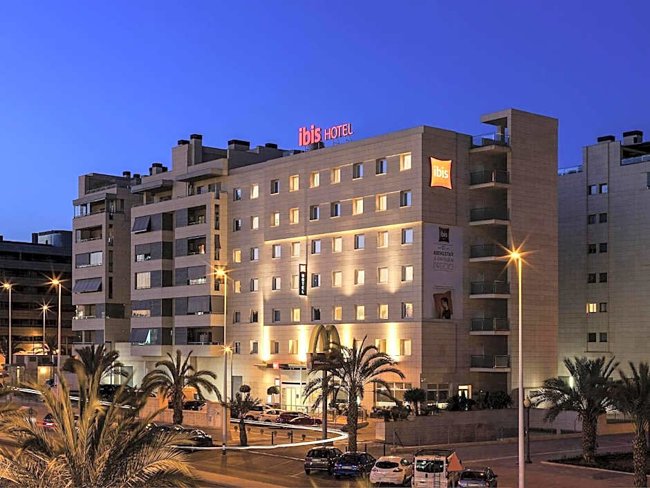 Foto 1 di 23 di Ibis Elche