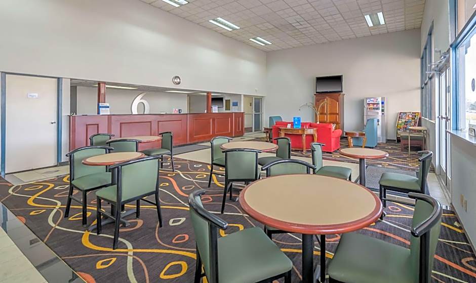 Motel 6 Forsyth, GA Tift College