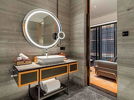 1 King Grand Tang Vw Rm