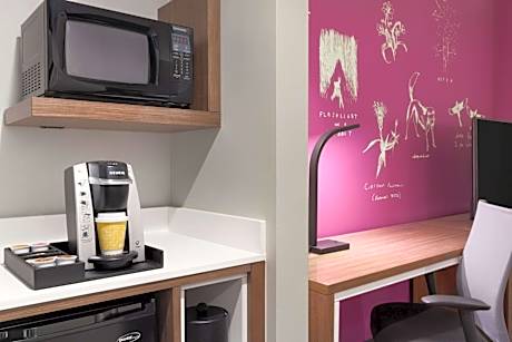 Queen Room with Two Queen Beds and Mobility Accessible Tub