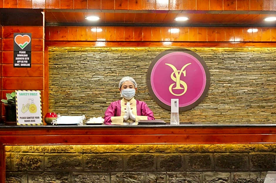 Sumitel Hotel 500 meters from Mall Road