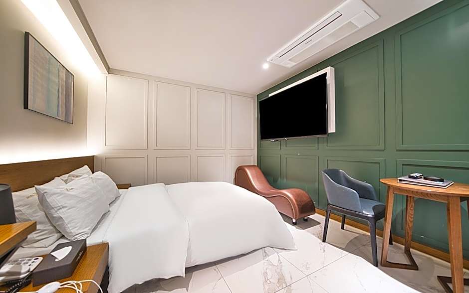 Plum Hotel
