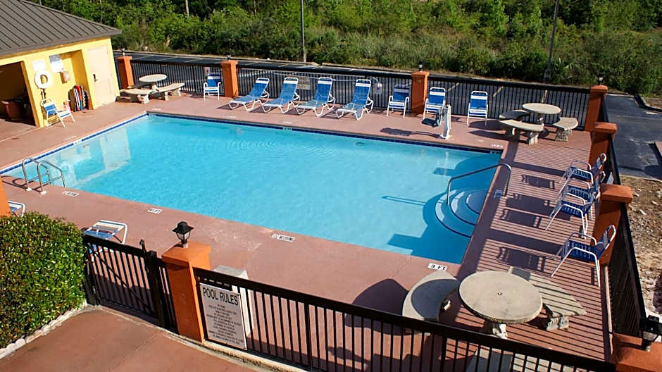 Home Town Inn & Suites