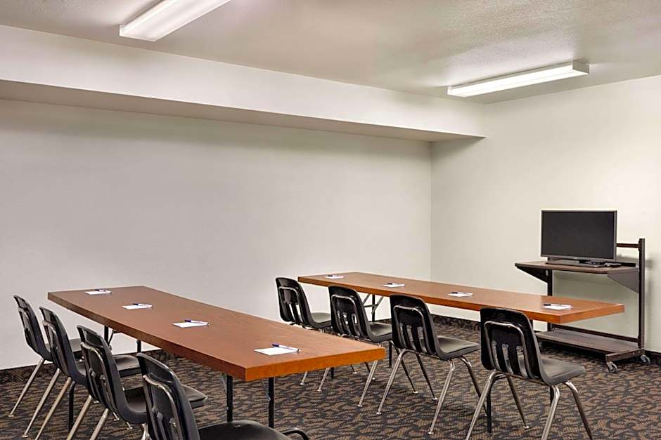 Travelodge by Wyndham Sharon Springs