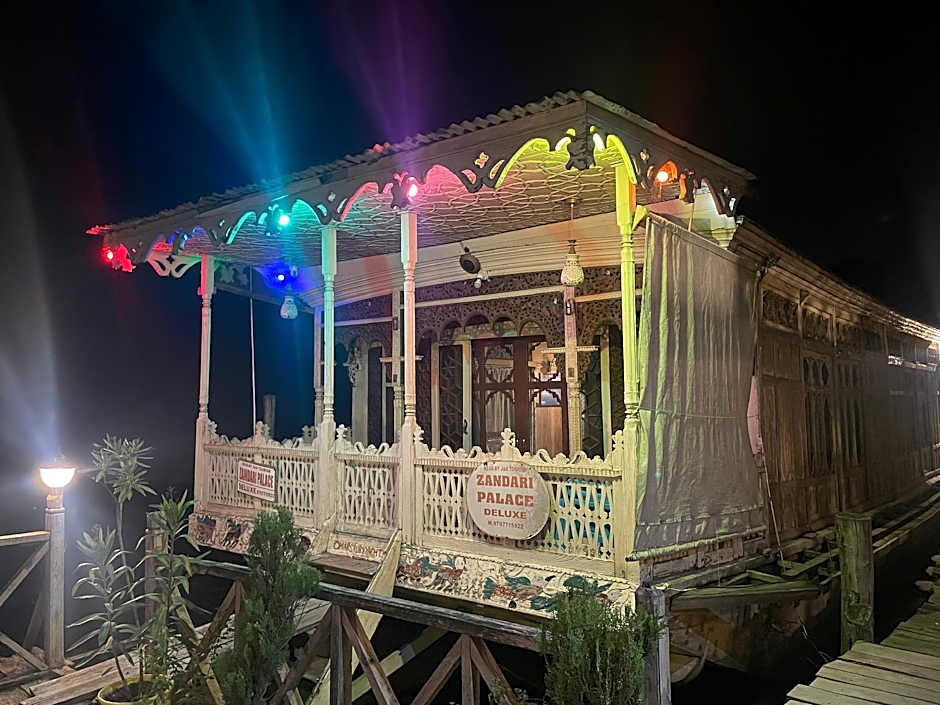 Houseboat Zaindari Palace