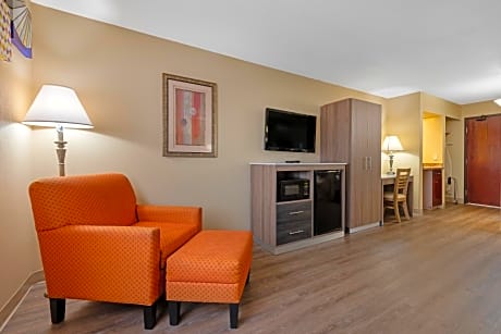 1 King Bed, Suite, Nonsmoking