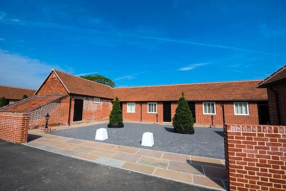 Great Blunts Stables - Stock Brook Manor Golf Club