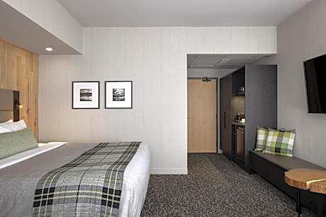 Standard Room, 1 King bed, Partial View