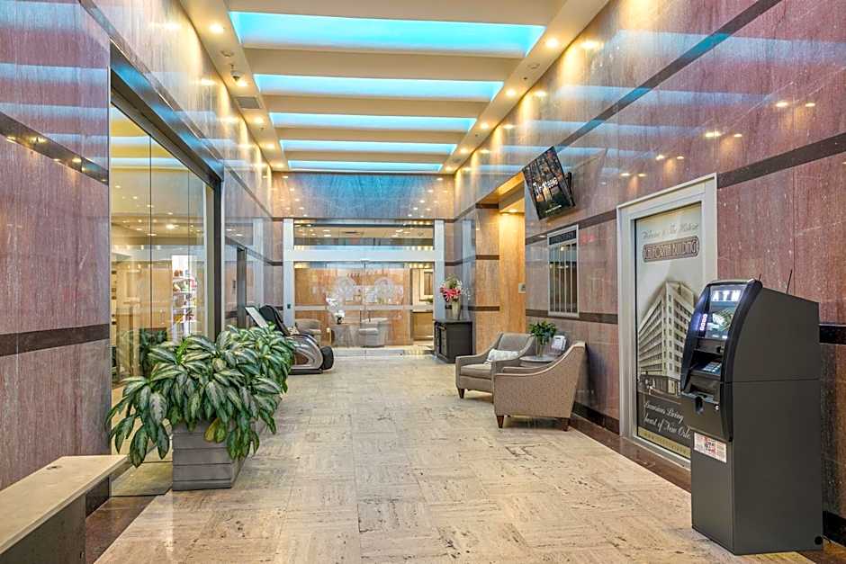 Spacious 4BR Luxury Condo Steps to French Quarter
