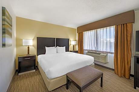 Best Western Plus The Four Corners Inn