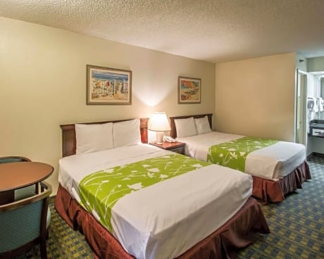 2 Double Beds, Smoking