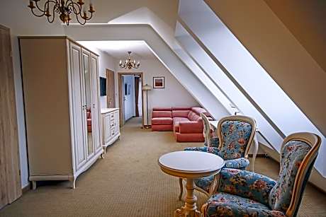 Two-Bedroom Suite with Mountain View