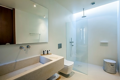 THE SUMMIT WITH SEA VIEW AND PRIVATE OUTDOOR HEATED POOL