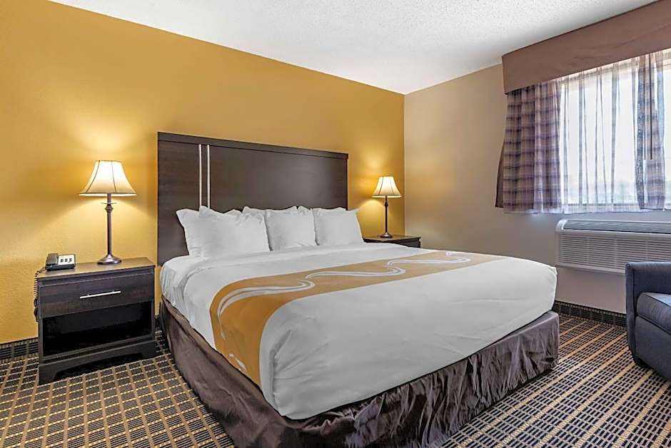 Quality Inn & Suites Warren
