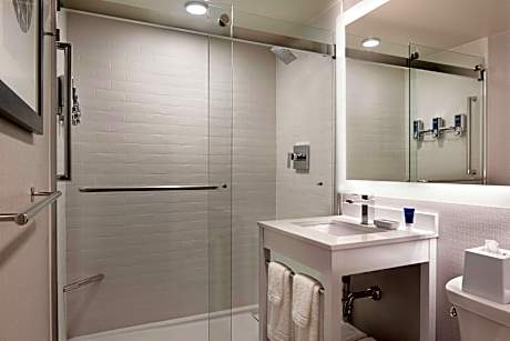 Room, 2 Queen Beds, City View