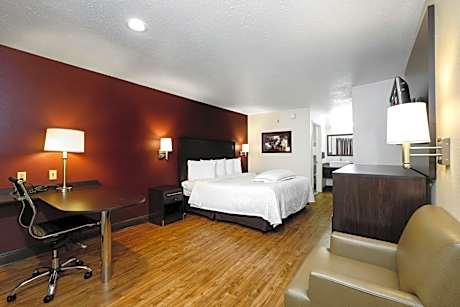Premium King Room Smoke Free (Upgraded Bedding and Snack Box)