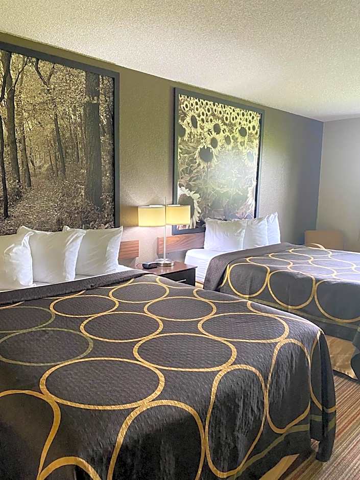 Super 8 by Wyndham New Hampton