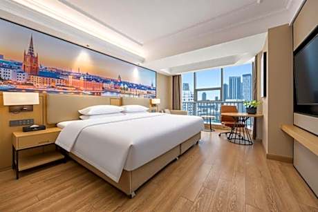 Deluxe Queen Room