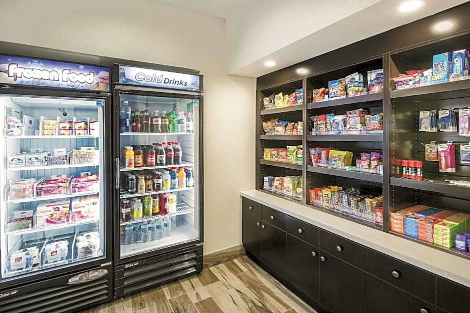 La Quinta Inn & Suites by Wyndham Karnes City