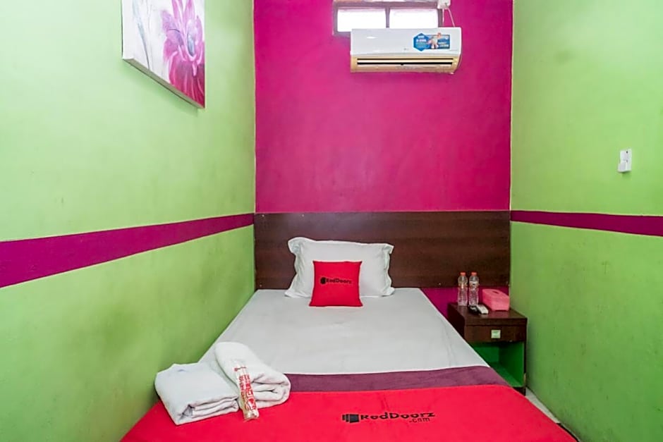 RedDoorz near Uniska Banjarmasin
