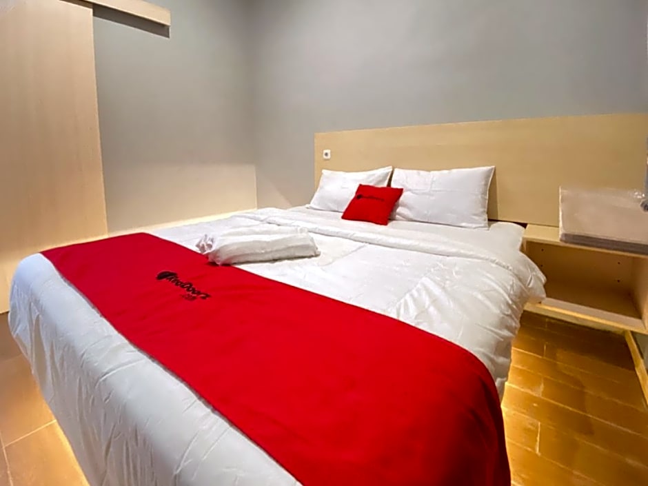 RedDoorz near Exit Tol Batang