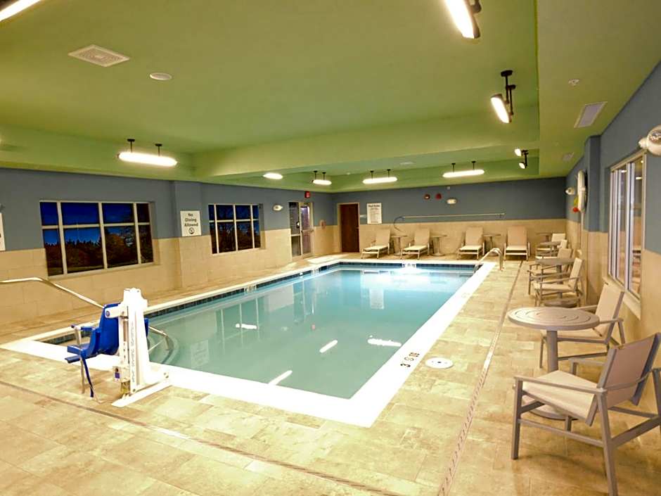 Holiday Inn Express & Suites Toledo South - Perrysburg by IHG