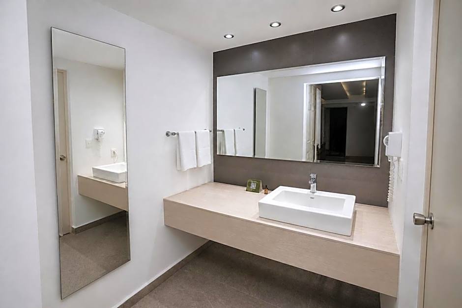 Quinta Dorada Hotel & Suites