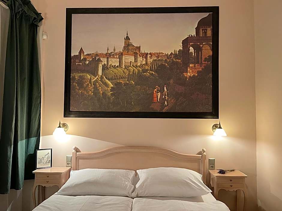 U Cervene zidle - Red Chair Hotel