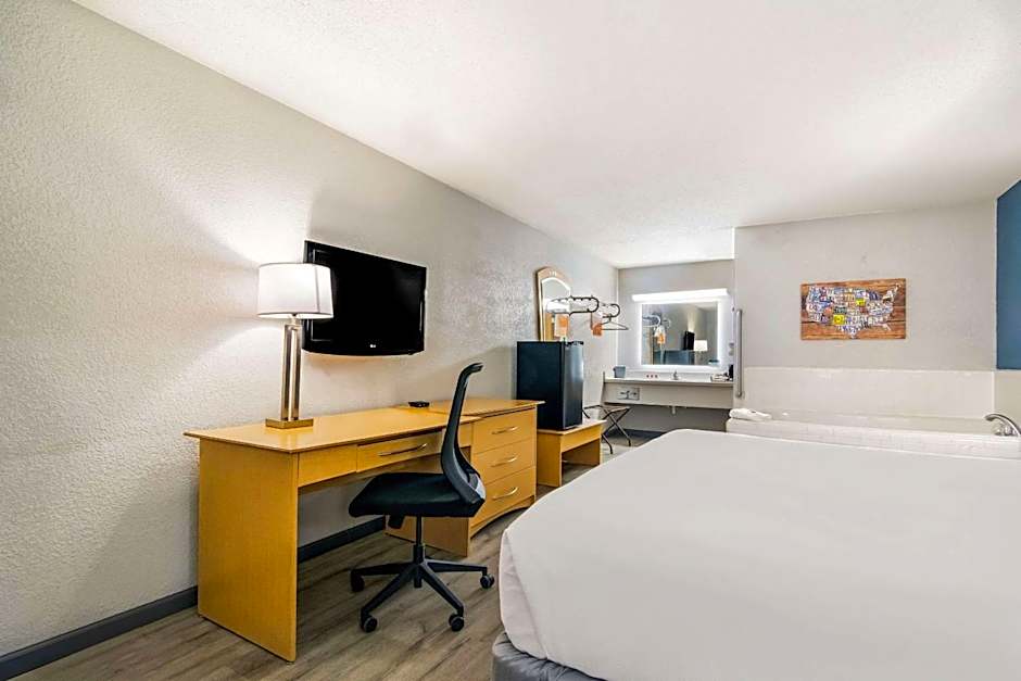 Econo Lodge Branson Theater District