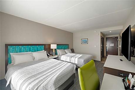 Room with Two Queen Beds - Non-Smoking