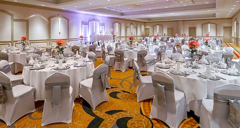Hilton Indianapolis Hotel & Suites