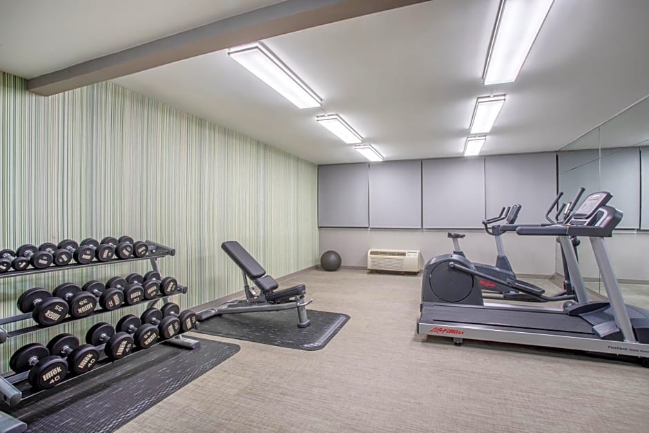 Holiday Inn & Suites Parsippany Fairfield, an IHG Hotel
