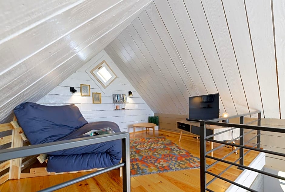 Chalet de charme climatisé, son Jacuzzi - SPA privatif et la piscine de la Maison Bleue du Gers